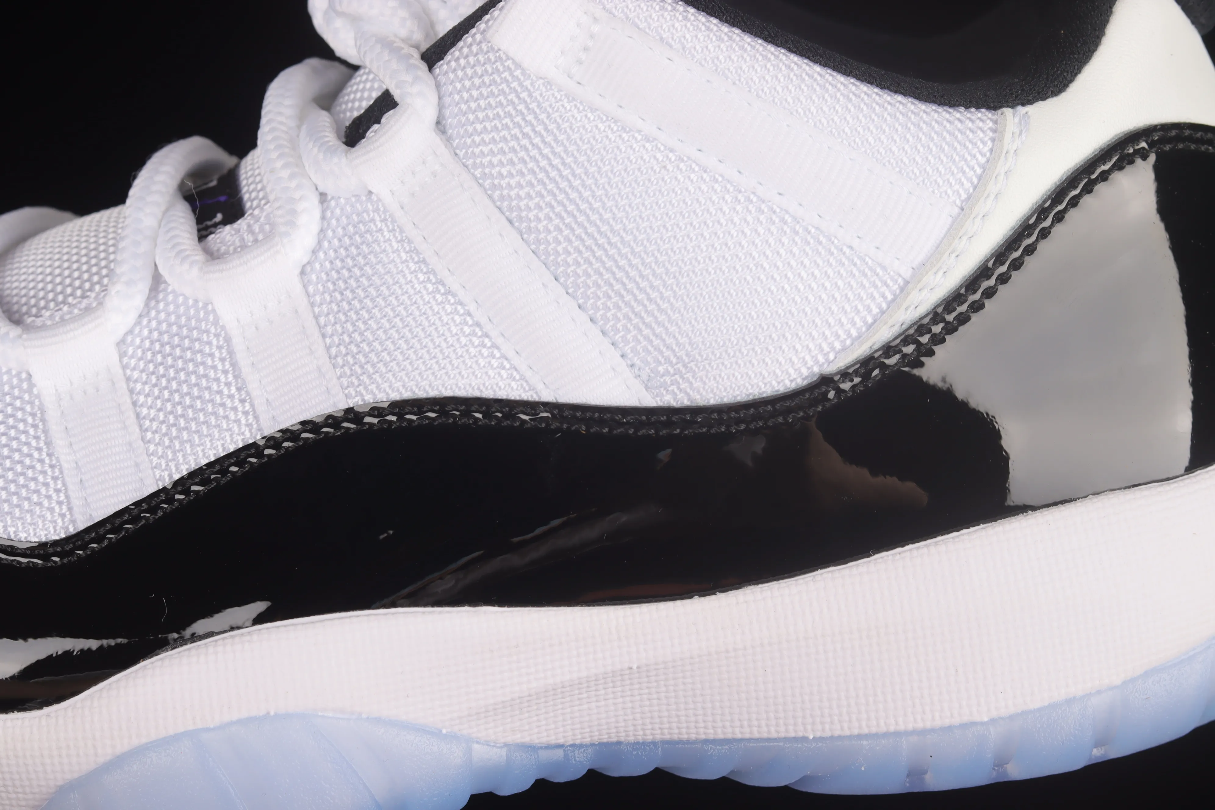 All categories Air Jordan Jordan series basketball shoes Air Jordan 11 F version Air Jordan 11 Low "Concord" AJ11 Kang buckle white black genuine carbon low-top basketball shoes 528895-153
